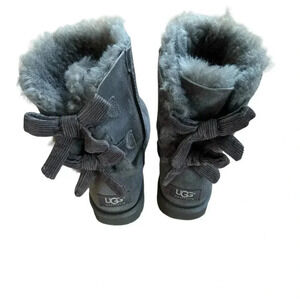 Ugg Grey Women’s Bailey Bow II Grey Boots Ankle Booties Snow Size 5 Sheepskin